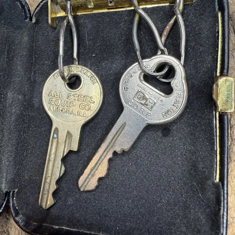 Vintage 1950s Buxton Leather Key Case W/GM Key Automobilia Gift